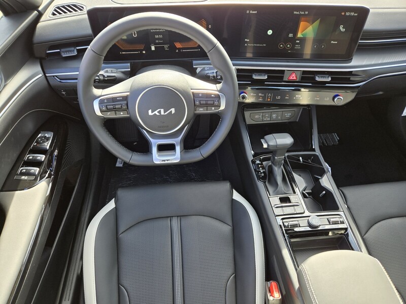 2025 Kia K5 GT-Line photo 8