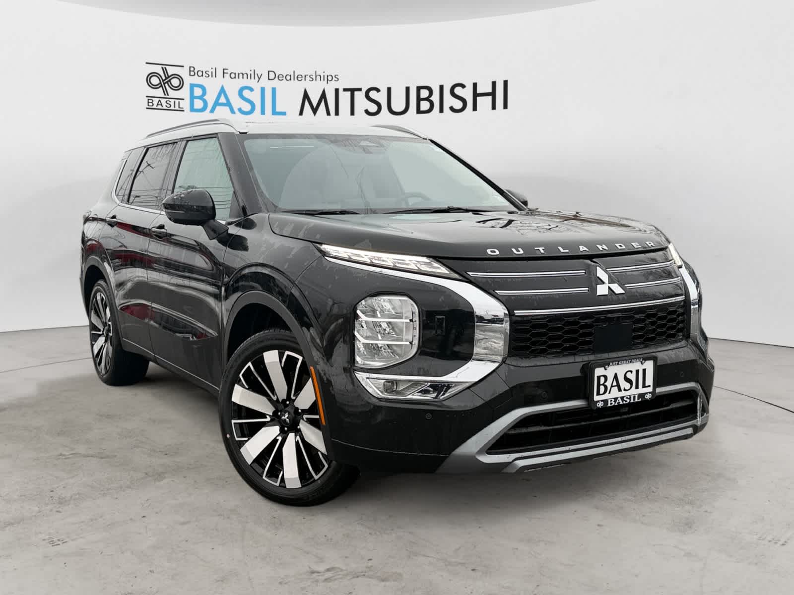 2025 Mitsubishi Outlander SEL Platinum Edition's photo