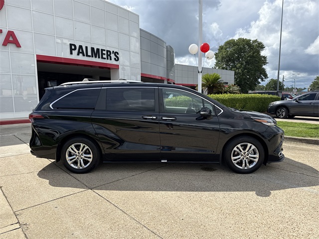 2023 Toyota Sienna Platinum photo 2