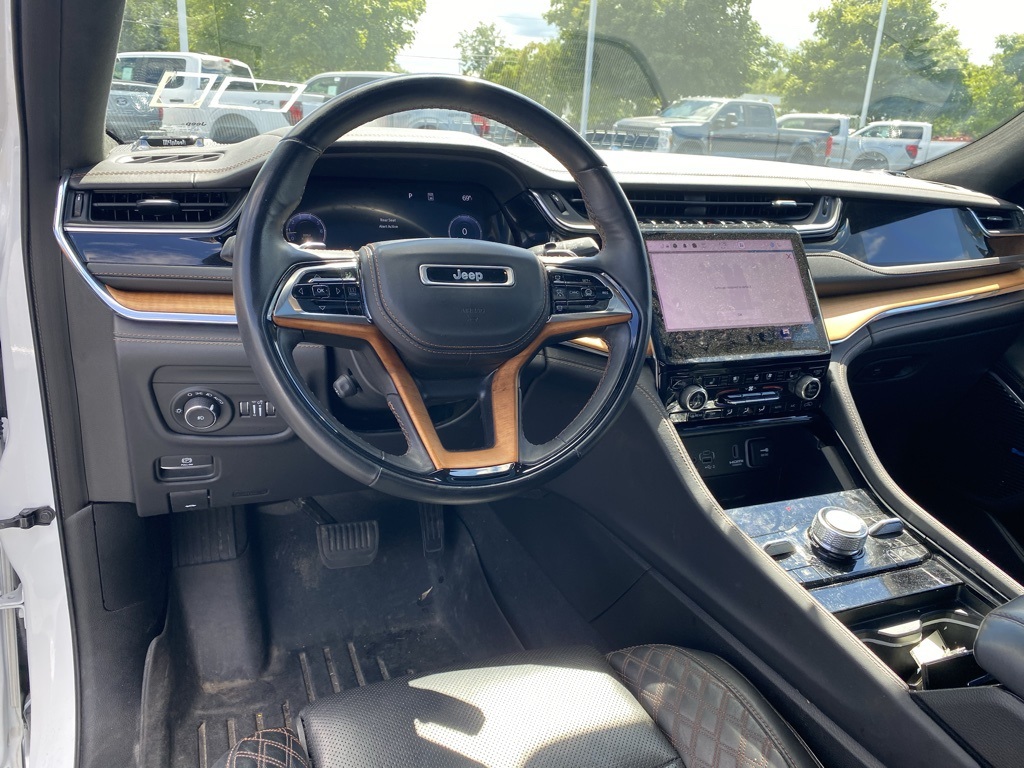 2023 Jeep Grand Cherokee L Summit photo 2