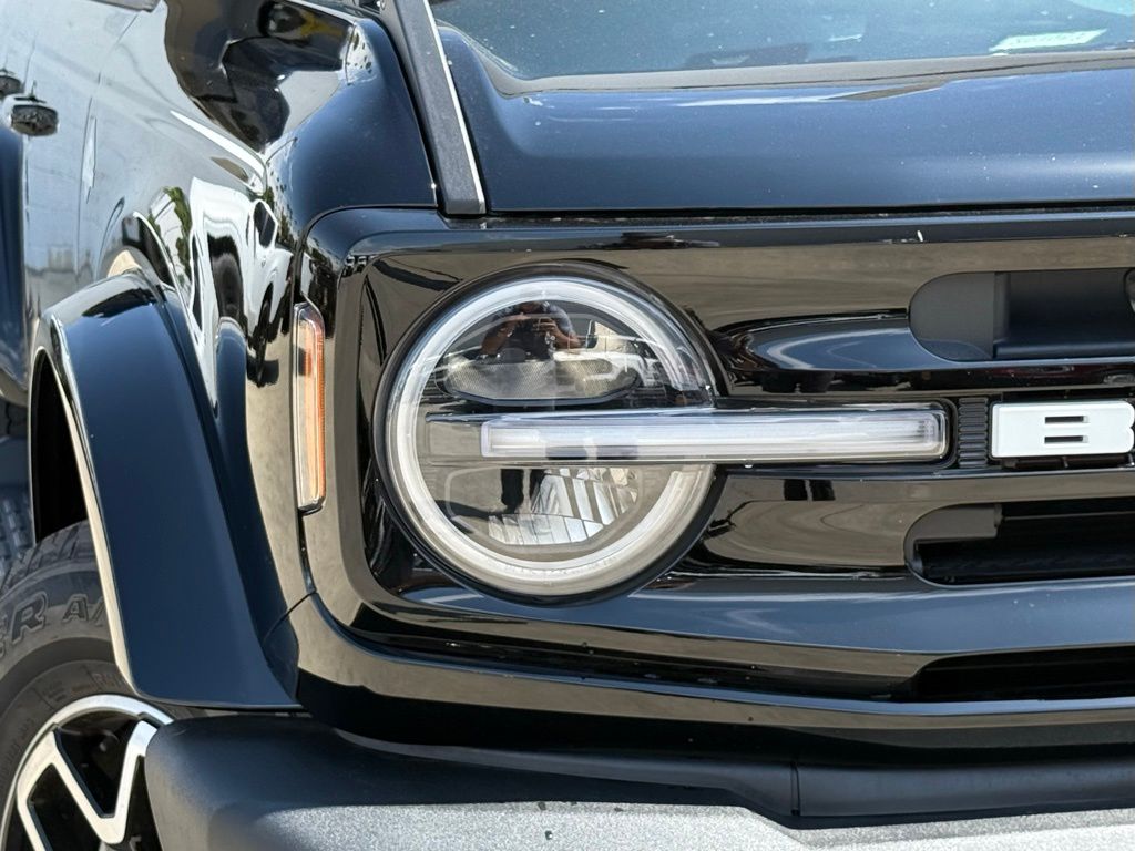 2025 Ford Bronco Outer Banks photo 3