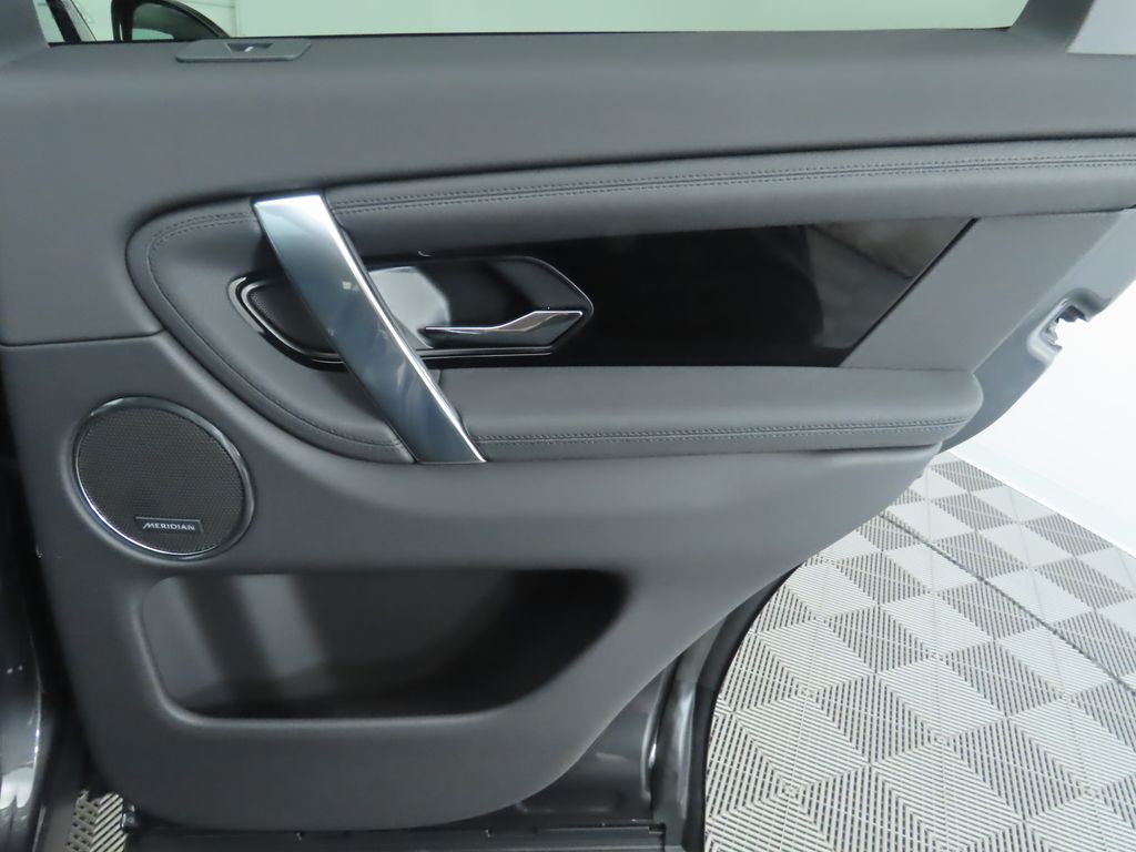 2025 Land Rover Discovery Sport S photo 21
