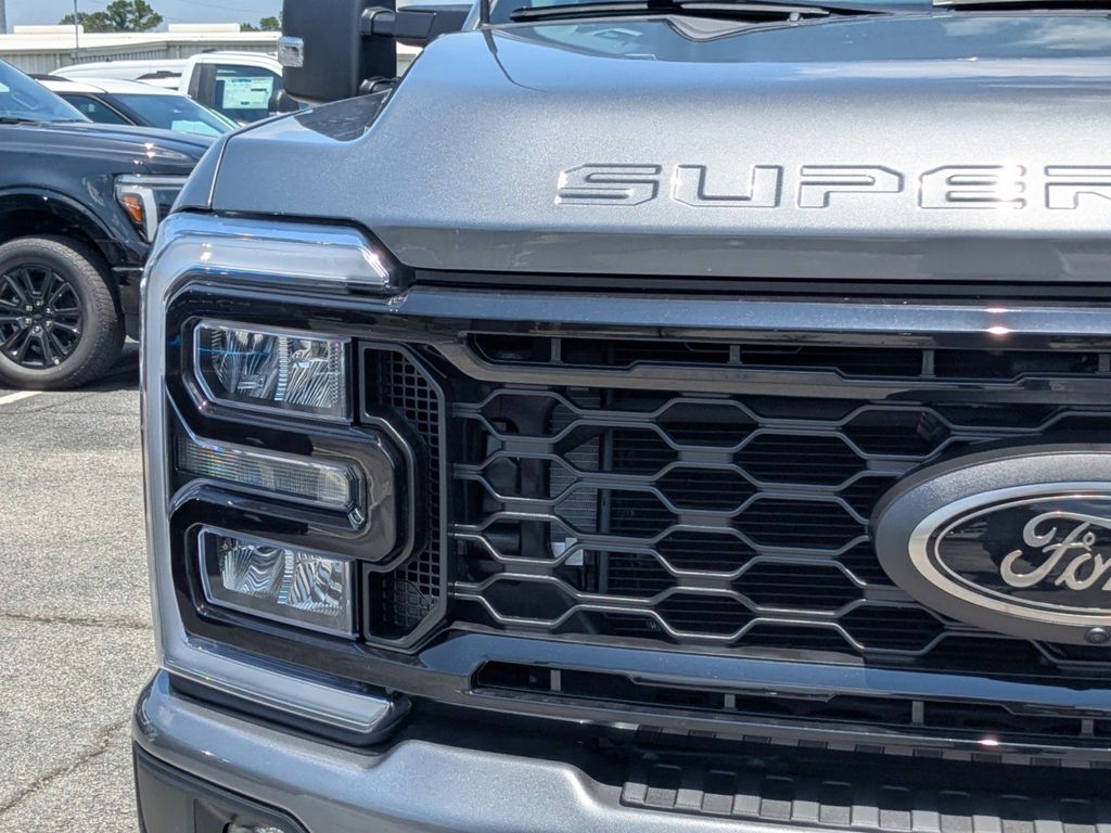 2025 Ford F-250 Lariat photo 10