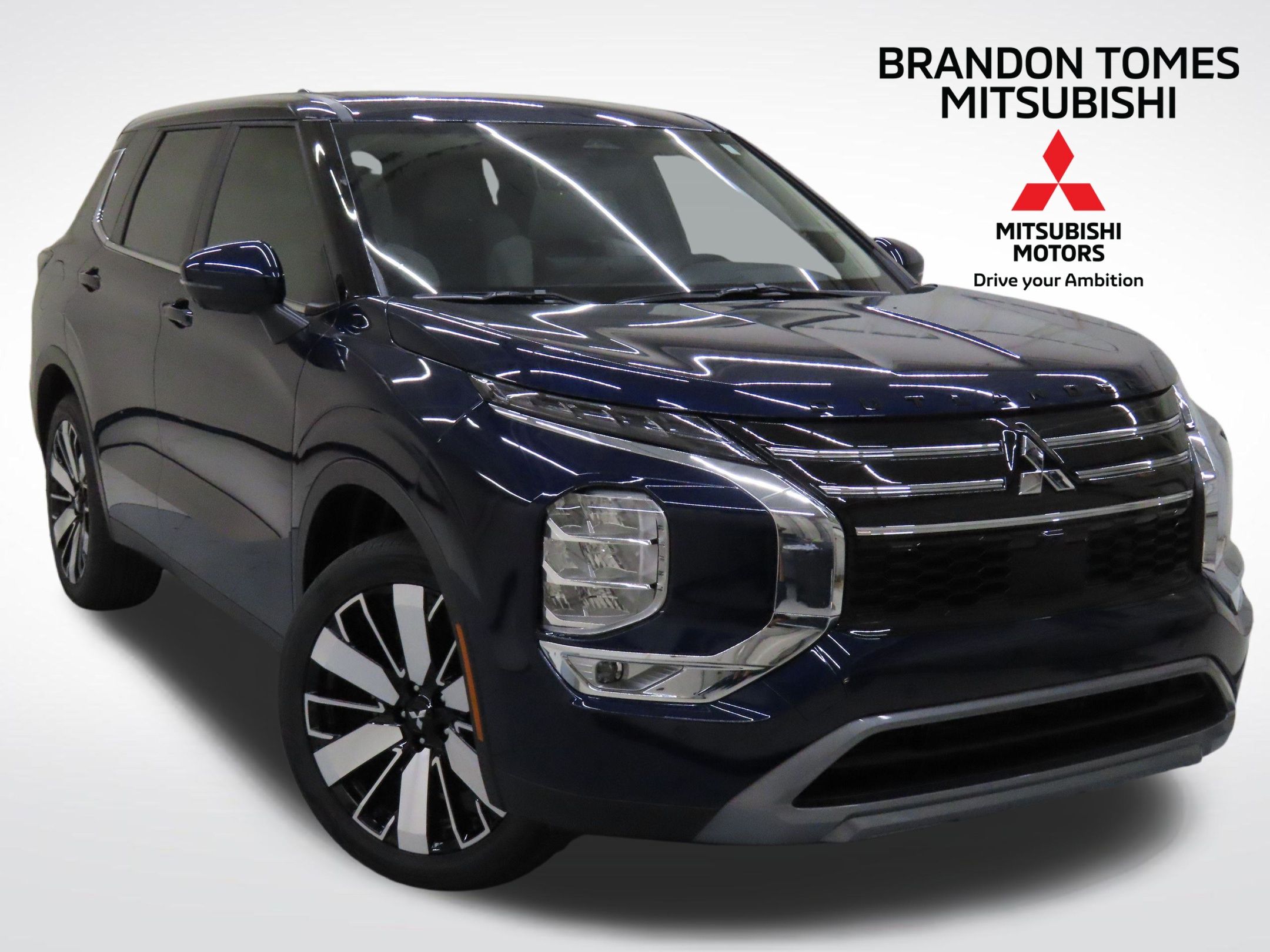 2025 Mitsubishi Outlander SE's photo