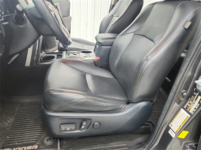 2020 Toyota 4Runner SR5 photo 18
