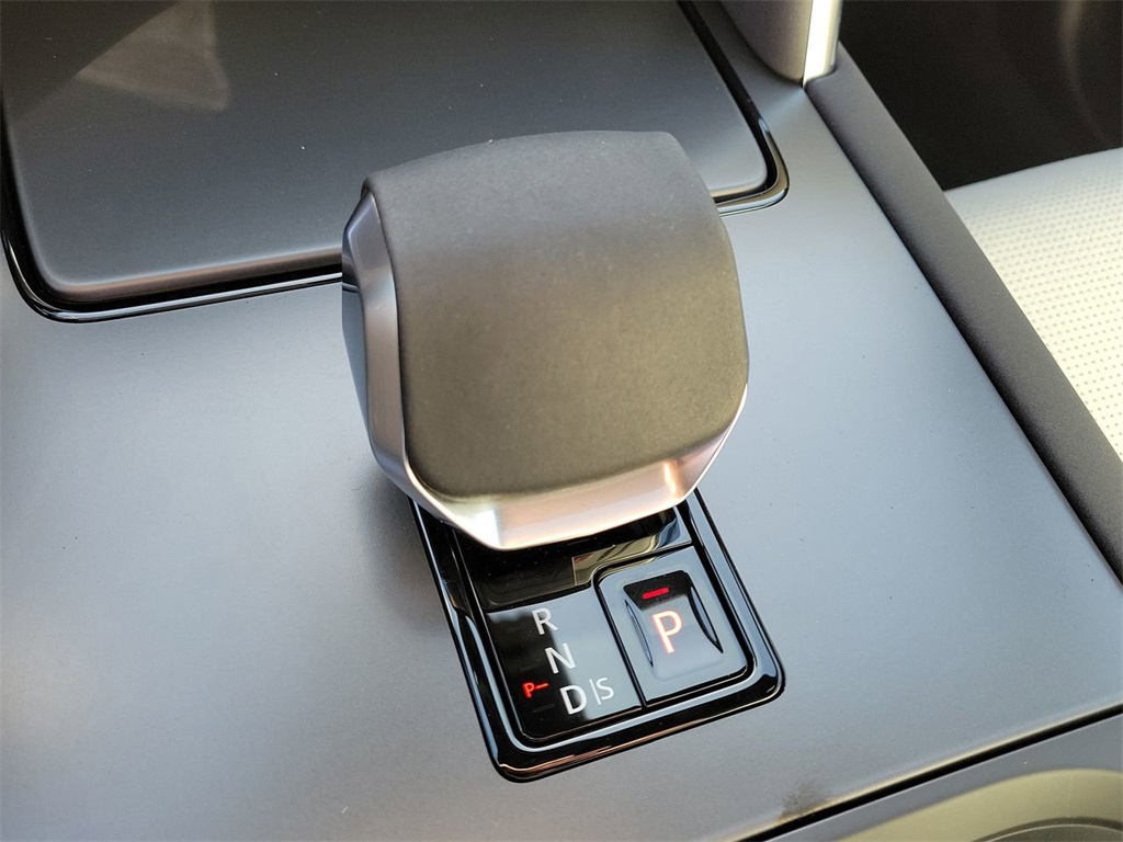 2025 Land Rover Discovery Sport SE photo 10