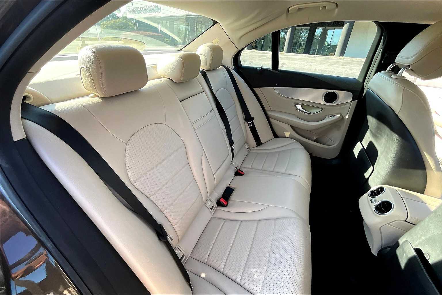 2015 Mercedes Benz C 300 Sedan photo 17