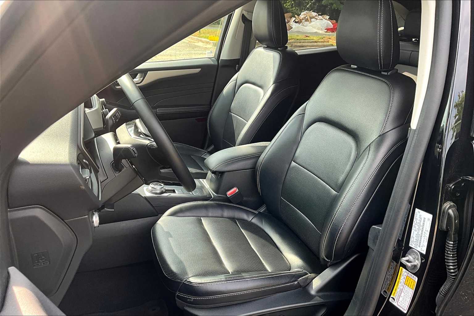 2022 Ford Escape SEL photo 6