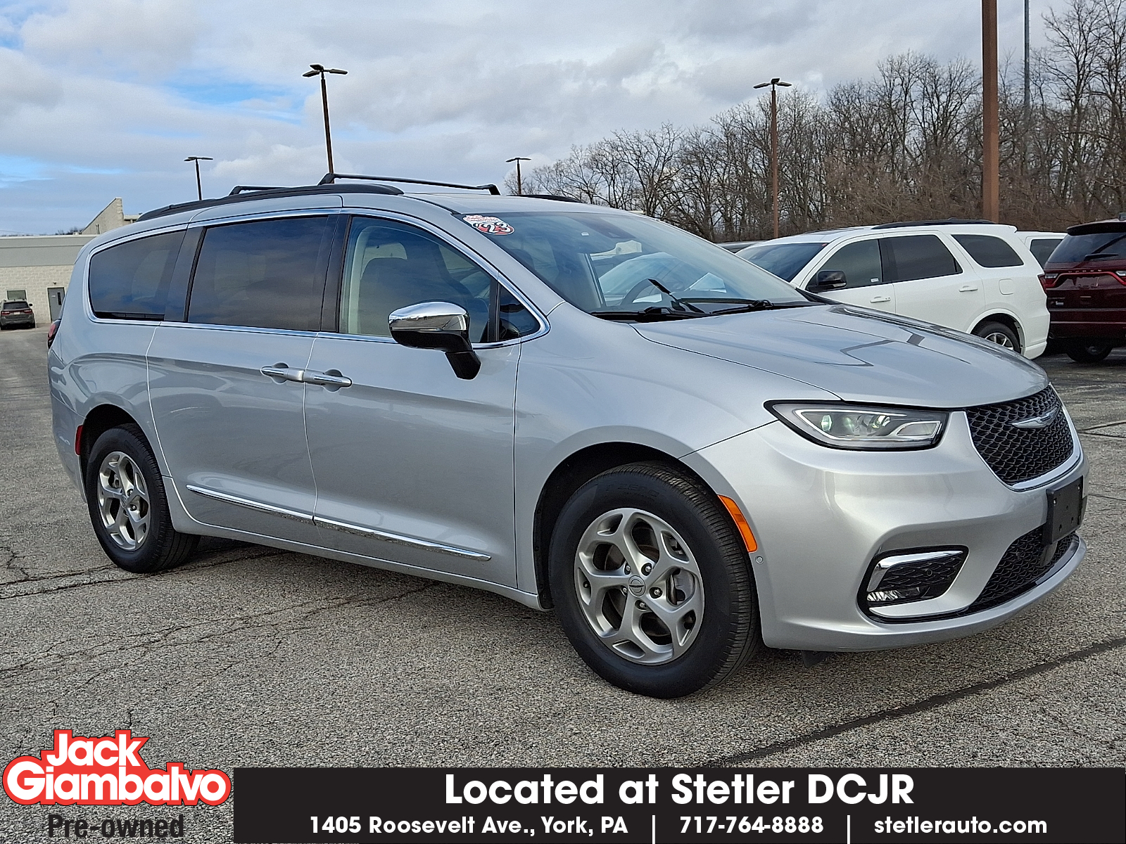 2023 Chrysler Pacifica Limited's photo