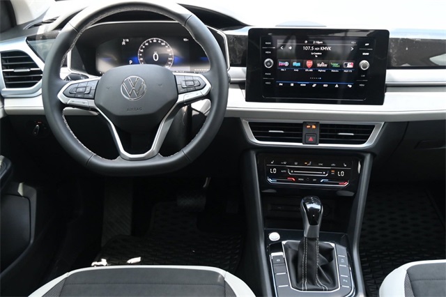2025 Volkswagen Taos SE photo 8