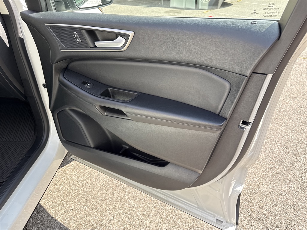 2022 Ford Edge SEL photo 26