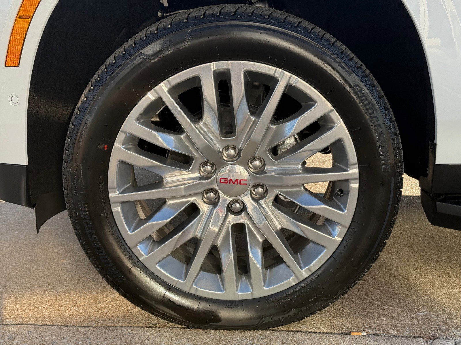 2026 Gmc Yukon Denali photo 4