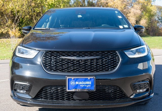 2024 Chrysler Pacifica Hybrid photo 3