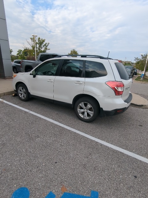 2015 Subaru Forester 2.5i Premium photo 4