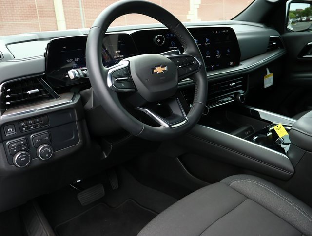 2025 Chevrolet Suburban LS photo 2