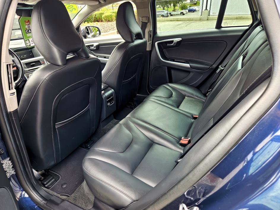 2015 Volvo V60 T5 Drive-E Platinum photo 8