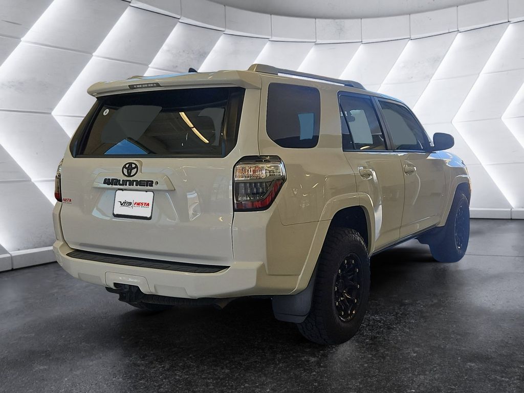 2018 Toyota 4Runner SR5 photo 2