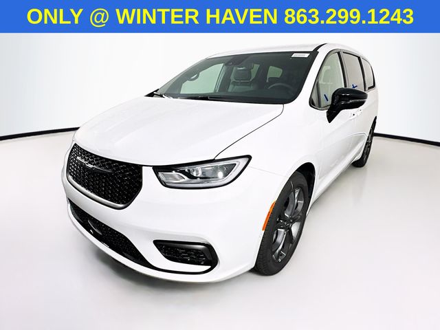 2026 Chrysler Pacifica photo 3