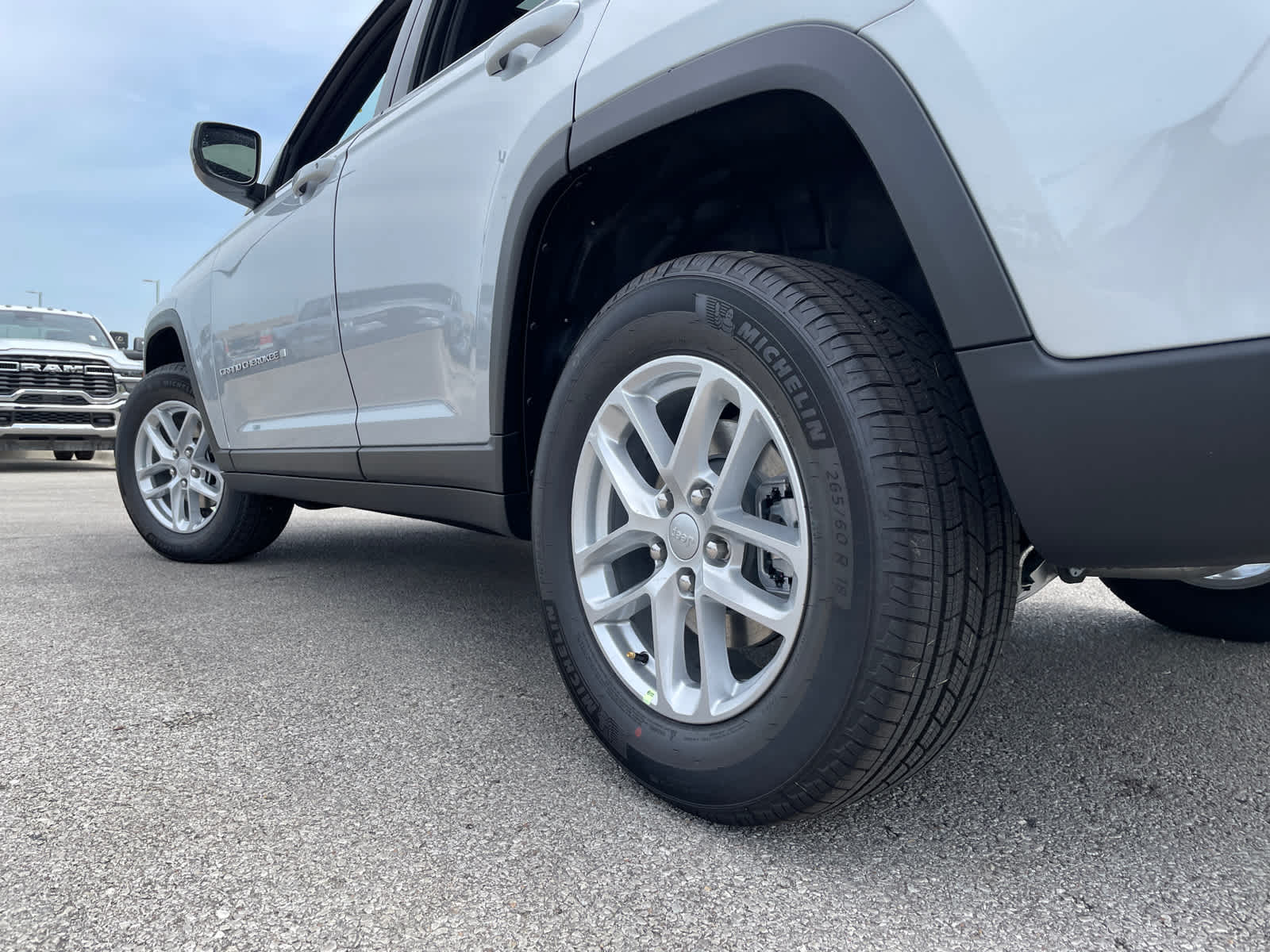 2025 Jeep Grand Cherokee Laredo X photo 3