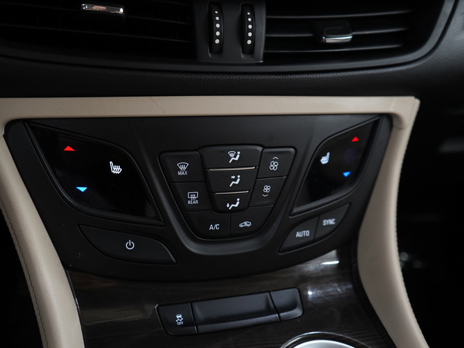 2020 Buick Envision Essence photo 22