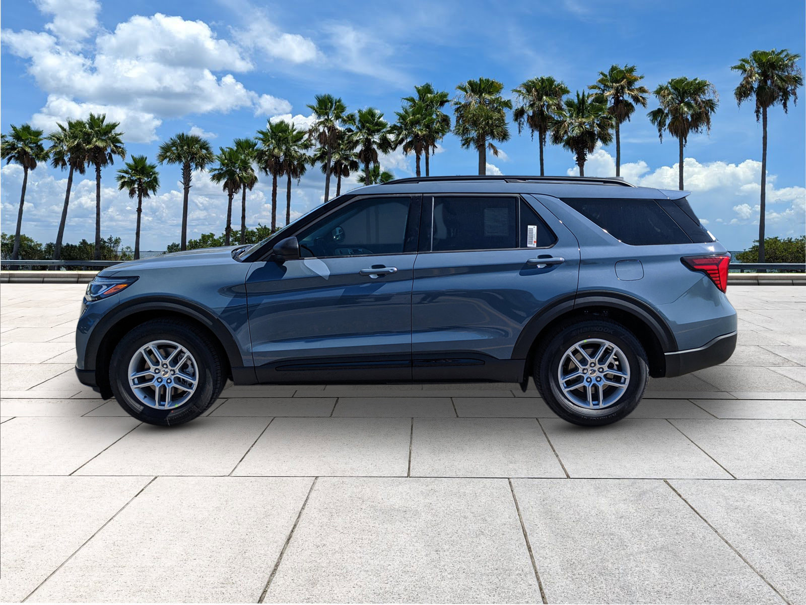 2026 Ford Explorer photo 3