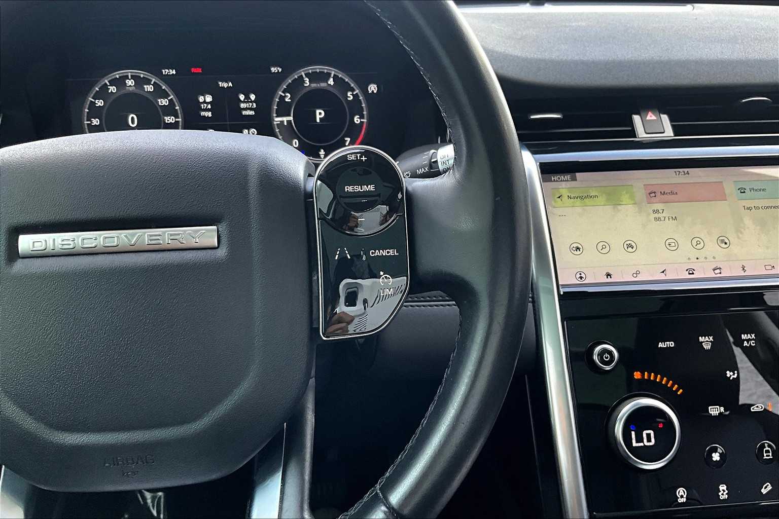 2020 Land Rover Discovery Sport SE photo 20