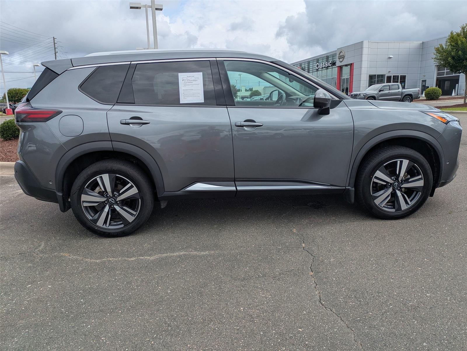 2023 Nissan Rogue SL photo 4