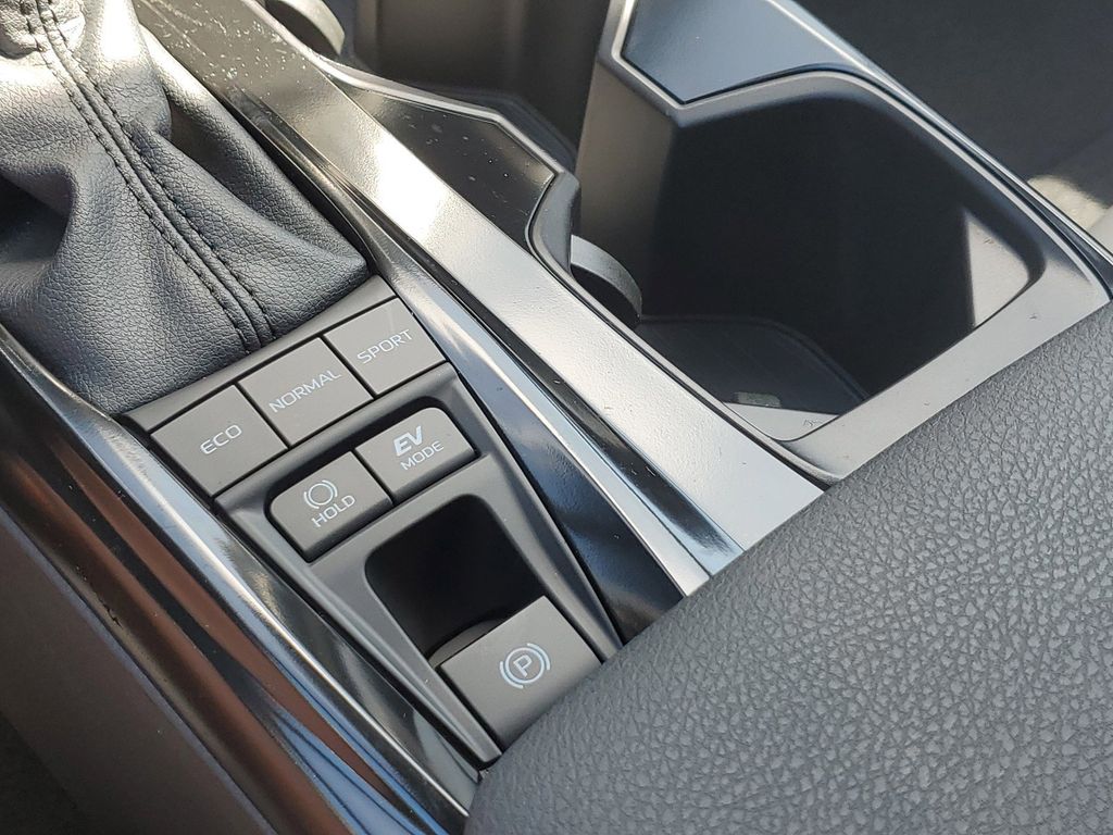 2025 Toyota Camry SE photo 24