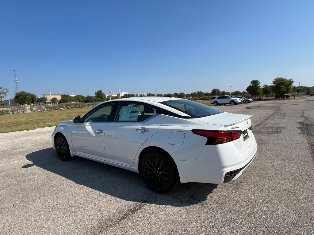2025 Nissan Altima SV photo 12