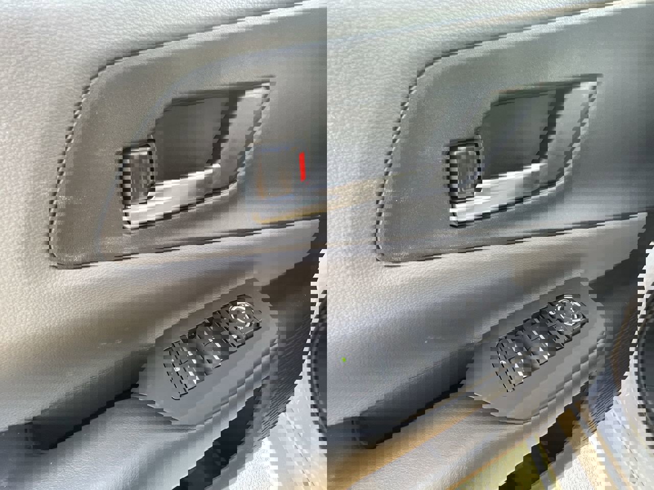 2025 Toyota Prius XLE photo 13