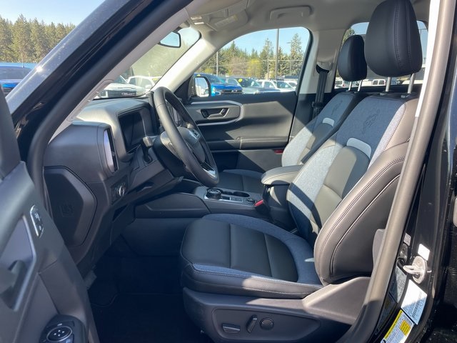 2025 Ford Bronco Sport Outer Banks photo 2