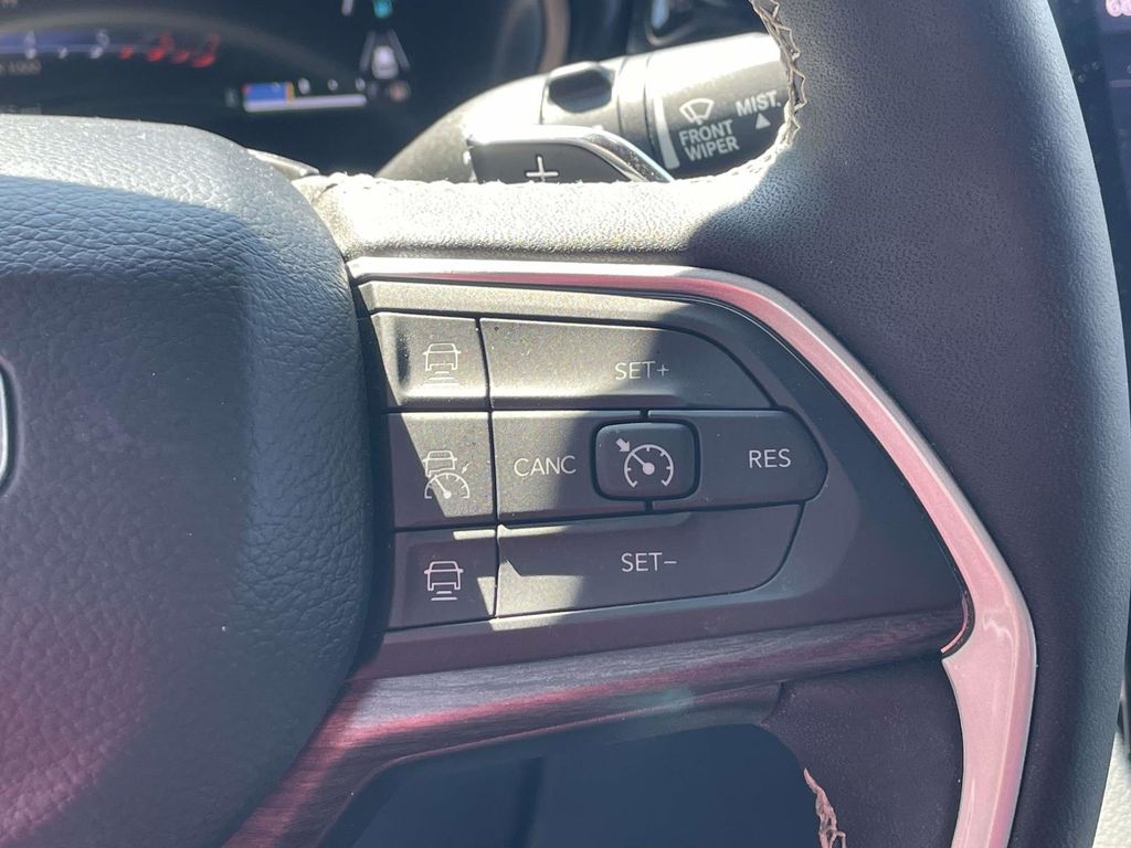 2023 Jeep Cherokee Base photo 29