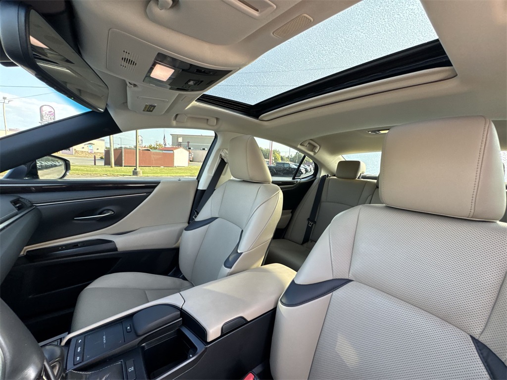 2021 Lexus ES 350 photo 22