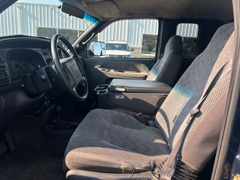 2001 Dodge Ram SLT photo 4