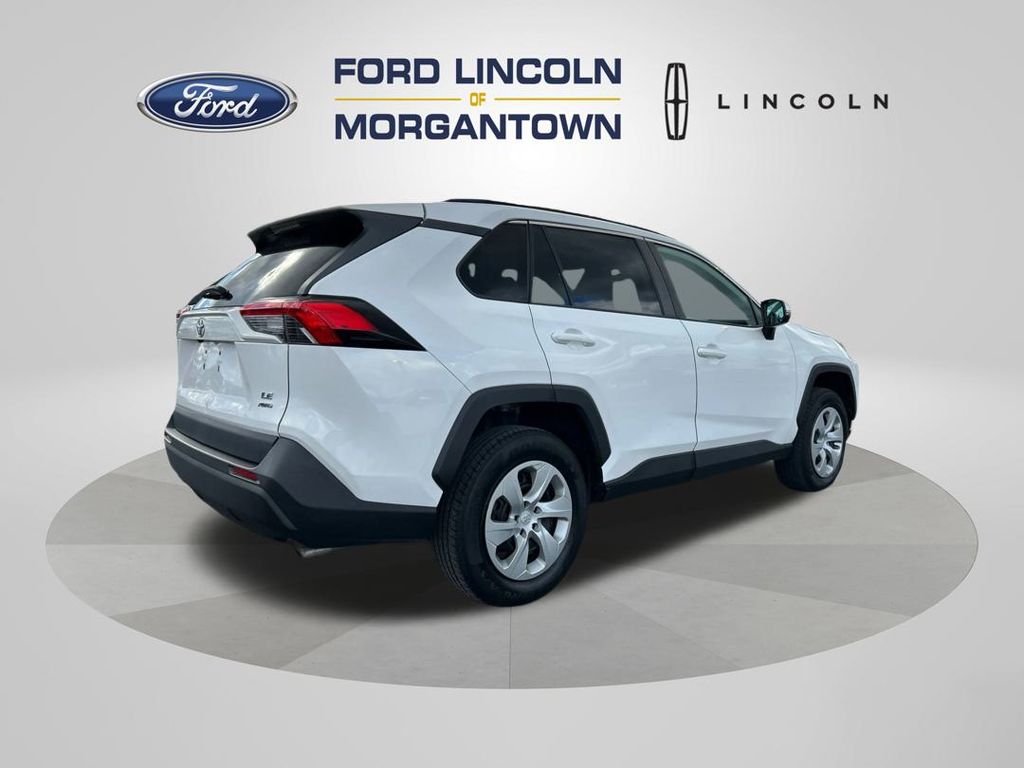 2020 Toyota RAV4 LE photo 3