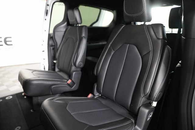 2026 Chrysler Voyager LX photo 16