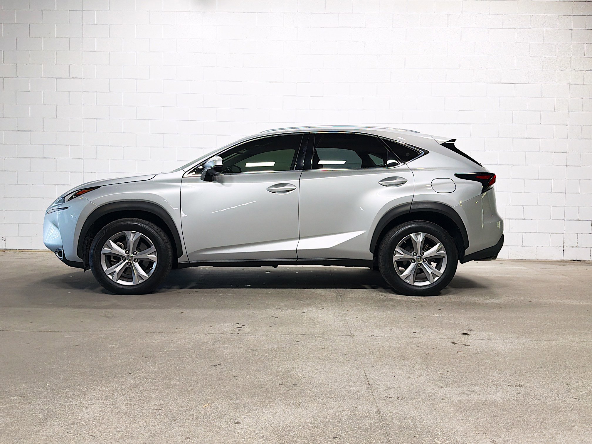 2017 Lexus NX 200t Luxury photo 2