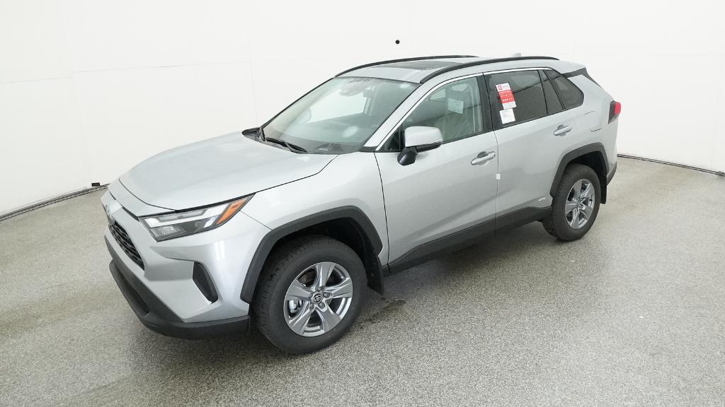 2025 Toyota RAV4 XLE's photo