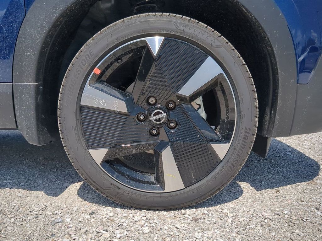 2026 Nissan Kicks SR photo 4