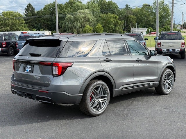 2025 Ford Explorer ST-Line photo 4