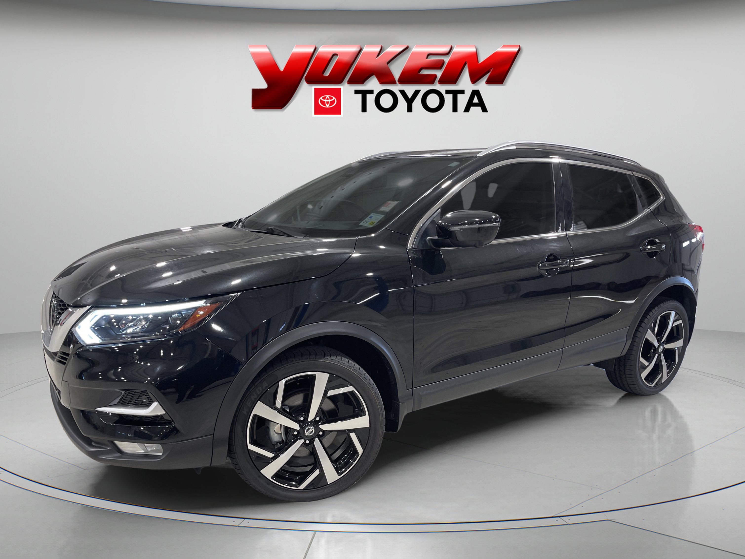 2022 Nissan Rogue Sport SL's photo