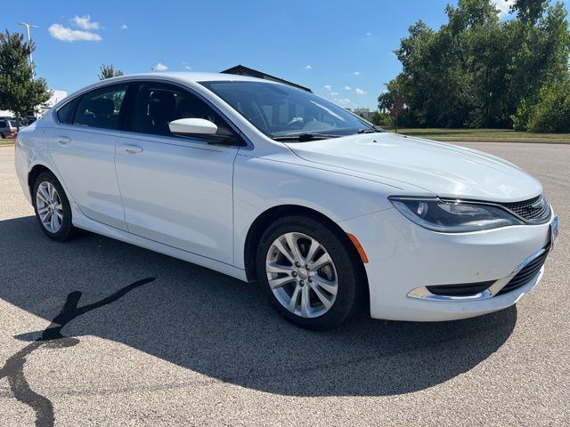 2016 Chrysler 200 Limited photo 4