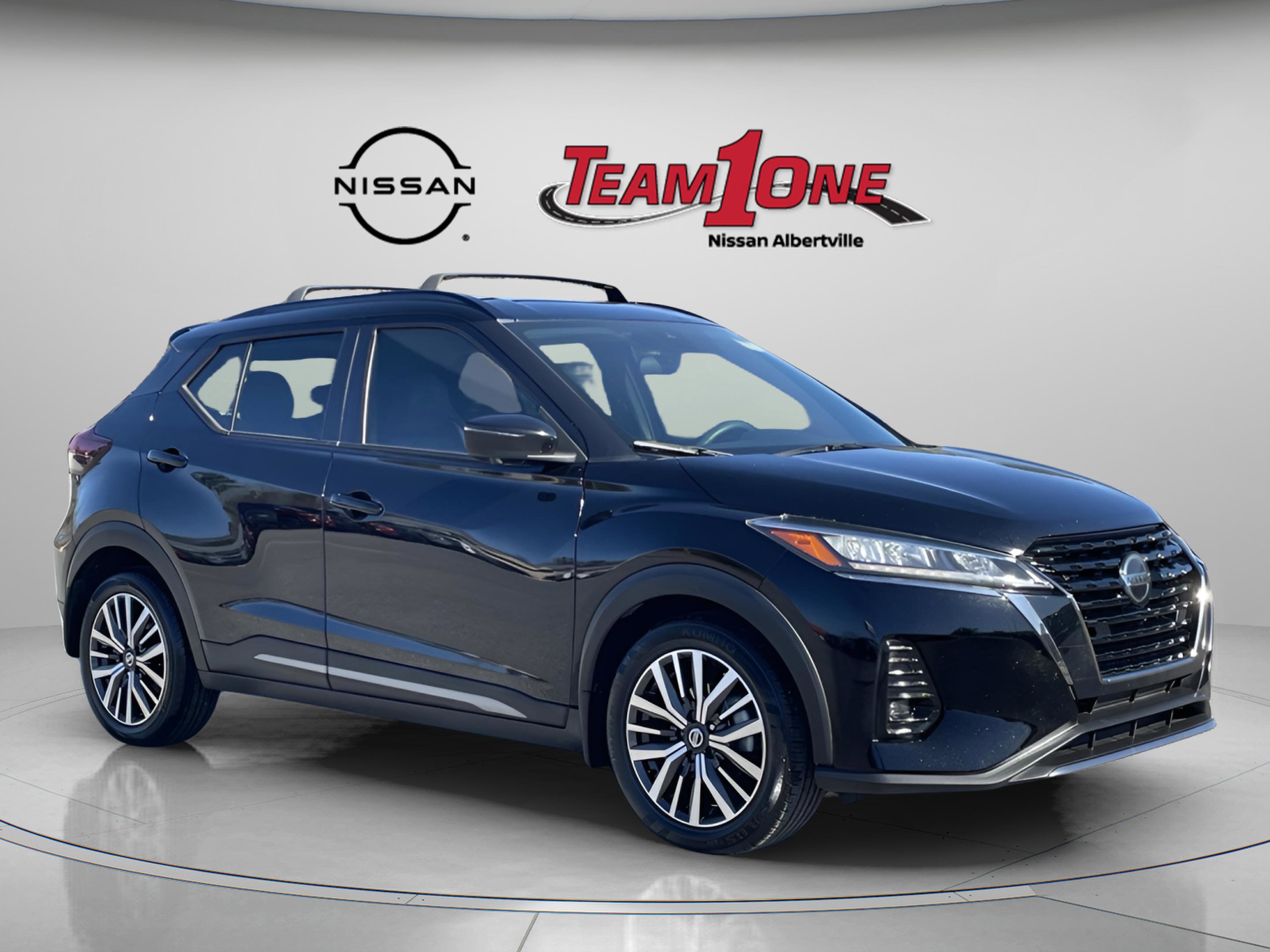 2021 Nissan Kicks SR's photo