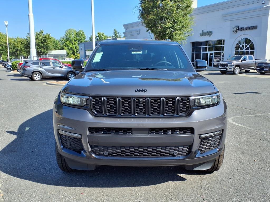 2025 Jeep Grand Cherokee Limited photo 2