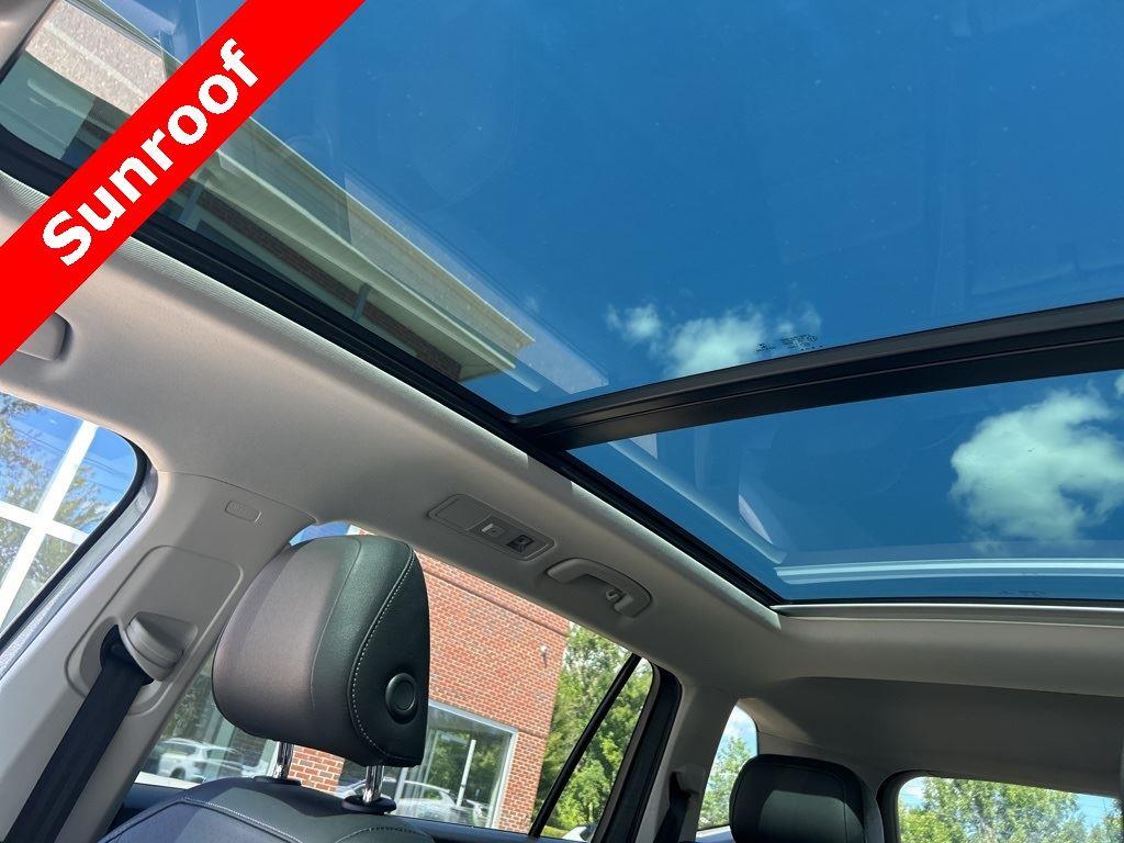 2018 Volkswagen Tiguan SEL photo 20