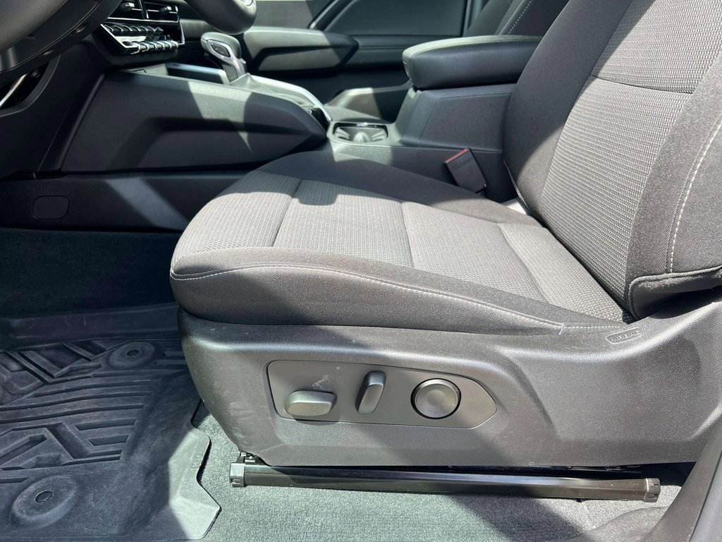 2023 Chevrolet Colorado LT photo 18