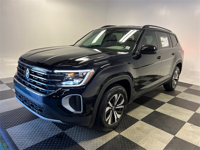 2026 Volkswagen Atlas SE photo 2