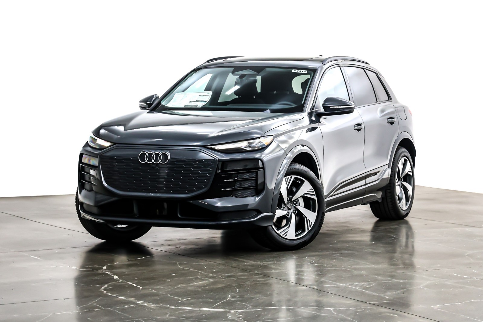 2025 Audi Q6 e-tron Premium's photo