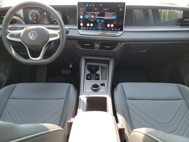 2025 Volkswagen Tiguan SE photo 15