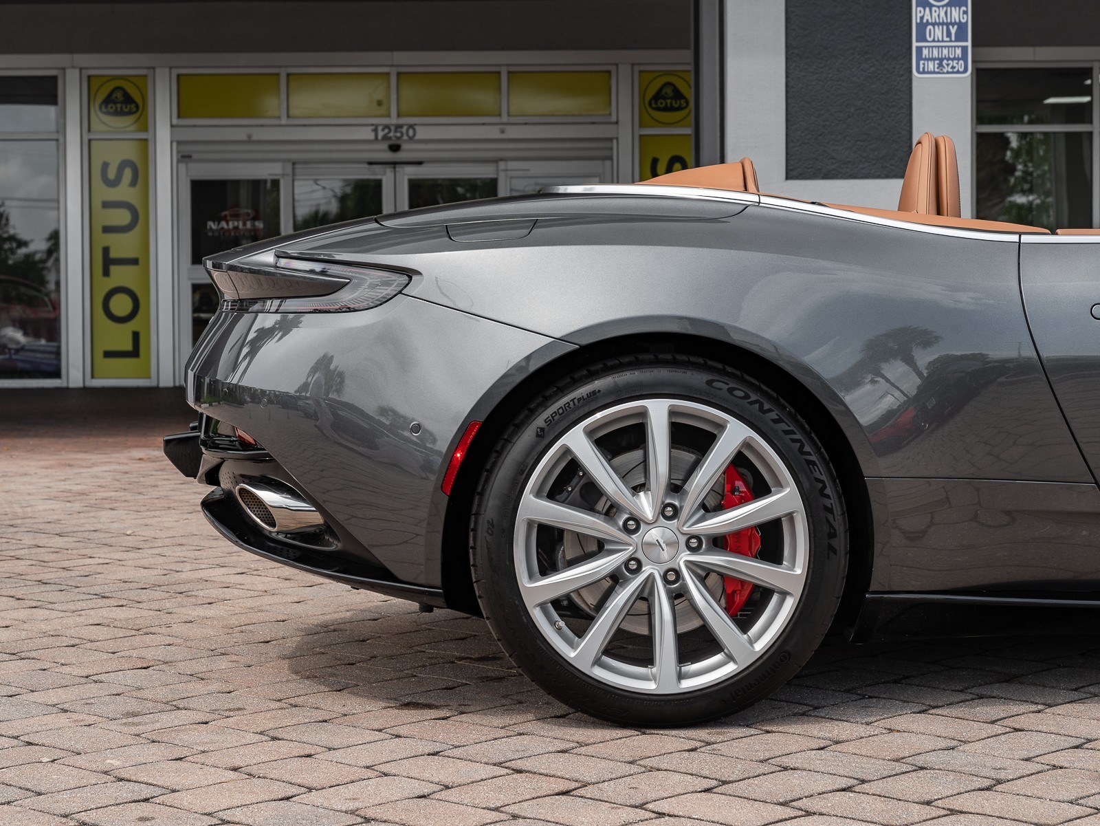 2019 Aston Martin DB11 AM5 photo 27